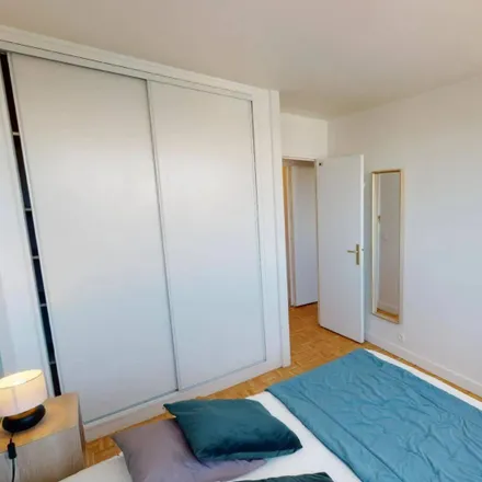 Image 3 - 1632 Rue Henri Regnault, 92400 Courbevoie, France - Room for rent