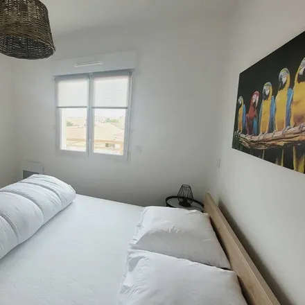 Rent this 2 bed apartment on Marché Couvert de Mimizan Plage in Rue de la Halle, 40200 Mimizan