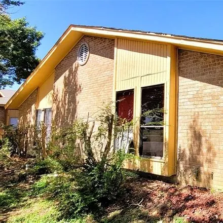 Rent this 3 bed duplex on 109 West Timberview Lane in Arlington, TX 76014