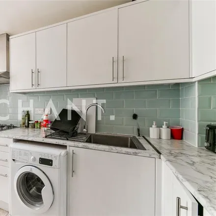 Rent this 3 bed apartment on Willow Court in Eden Grove, London