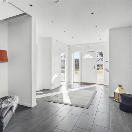 Rent this 5 bed apartment on Marielundsvägen 8 in 233 51 Svedala, Sweden