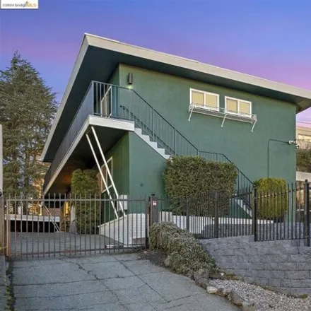 Buy this 6 bed house on 8 Whitmore Place in Oakland, CA 94609