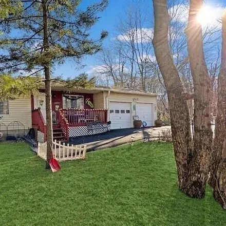 Buy this 3 bed house on 895 Pine Tree Lane in Tobyhanna Township, PA 18346