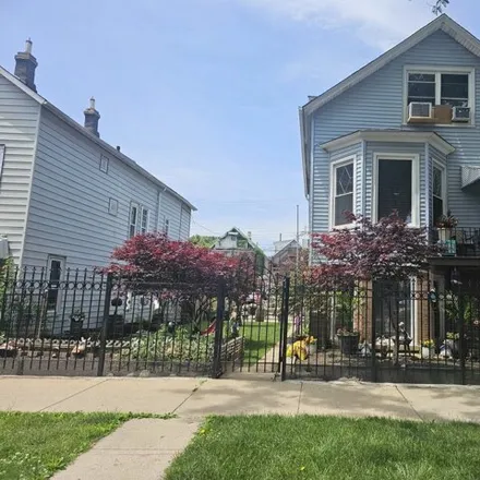 Buy this 6 bed house on 1728 North Francisco Avenue in Chicago, IL 60647