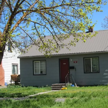 Buy this 2 bed house on 937 Mitchell Street in Klamath Falls, OR 97601