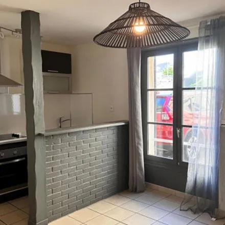Rent this 2 bed apartment on 2 Rue Racine in 02400 Château-Thierry, France