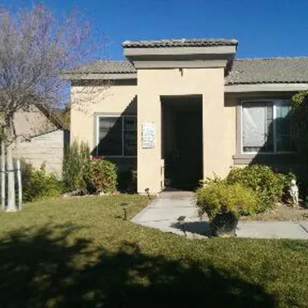 Rent this 3 bed apartment on Fontana