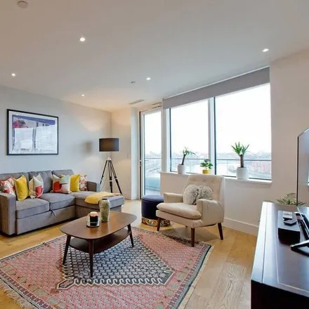 Image 9 - SW11, United Kingdom - Apartment for rent