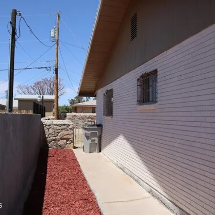 Image 3 - 376 Camille Drive, El Paso, TX 79912, USA - House for sale