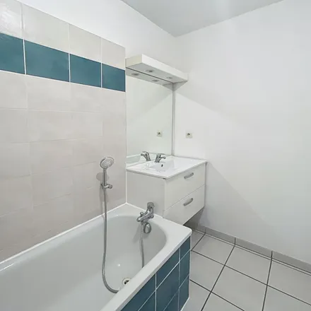 Rent this 2 bed apartment on Rue du Moulin d'Étienne in 30600 Vauvert, France