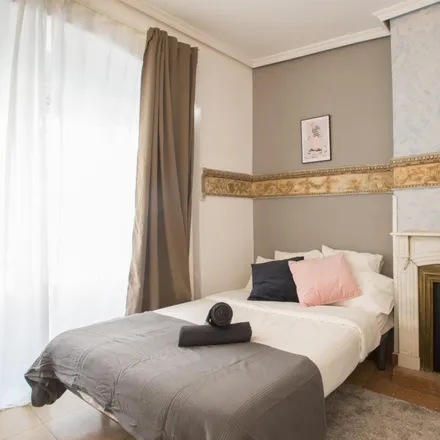 Rent this 1studio room on Dos Naciones in Calle del Conde de Romanones, 28012 Madrid