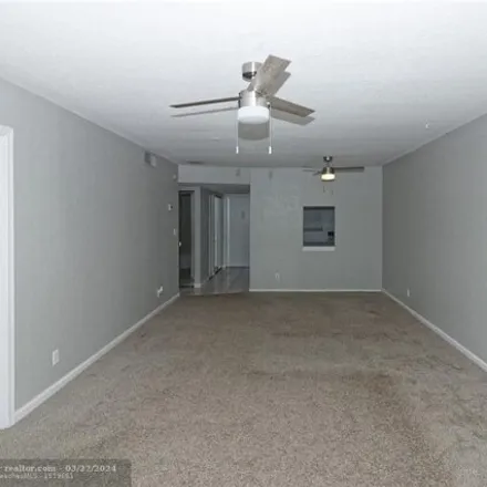 Image 8 - Coral Springs Community Church, West Sample Road, Coral Springs, FL 33065, USA - Condo for sale