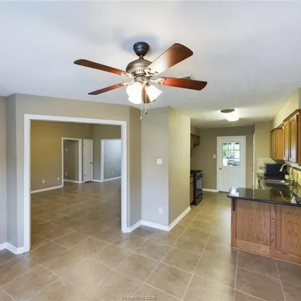 Image 5 - 4005 Hunter Creek Drive, College Station, TX 77845, USA - House for sale
