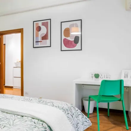 Image 2 - Via Tavazzano, 20156 Milan MI, Italy - Apartment for rent