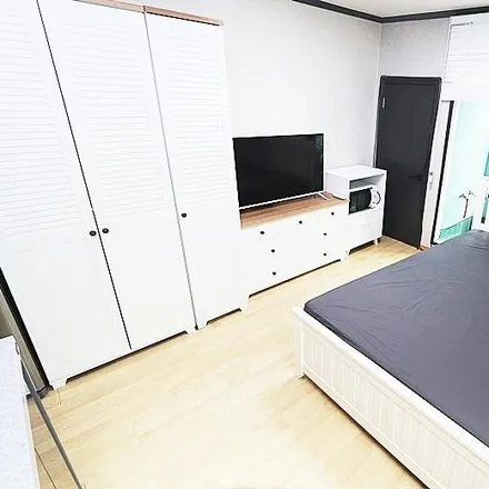 Rent this 1 bed apartment on 189-1 Nonhyeon-dong in Gangnam-gu, Seoul