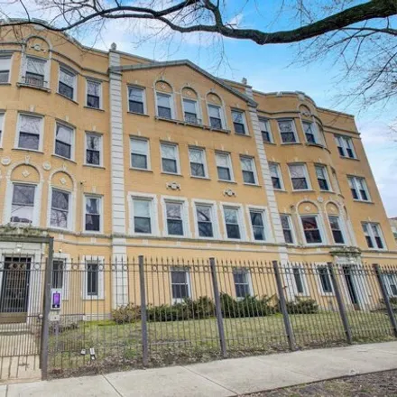 Buy this 3 bed condo on 7401-7411 North Hoyne Avenue in Chicago, IL 60645