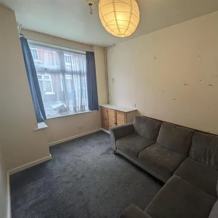 Image 3 - Parkfield Avenue, Manchester, M14 4FZ, United Kingdom - House for rent