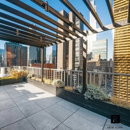 Image 8 - The Michelangelo, 152 West 51st Street, New York, NY 10019, USA - House for rent