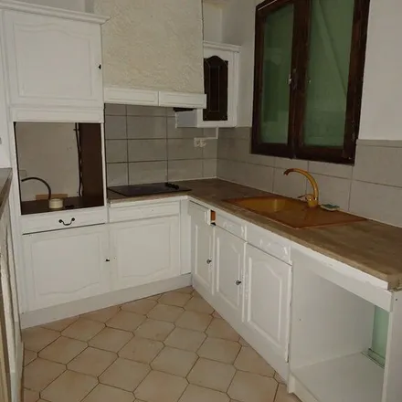 Rent this 3 bed apartment on 1 Place de l'Hôtel de Ville in 11100 Narbonne, France