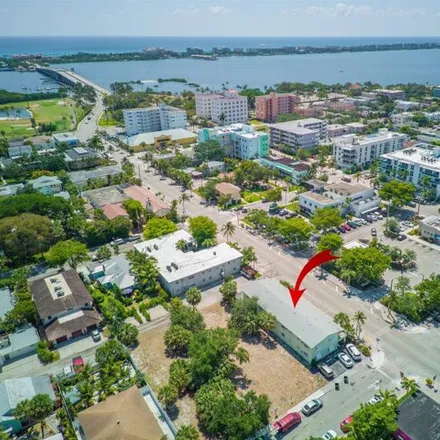 Buy this 1 bed condo on Lucerne Avenue in Lake Worth Beach, FL 33460