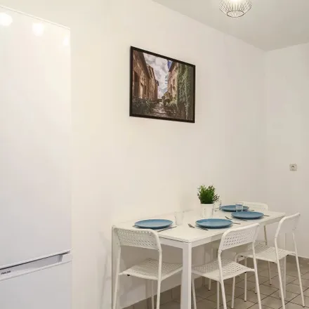 Image 6 - 7 Avenue de l'Alsace-Lorraine, 92500 Rueil-Malmaison, France - Apartment for rent
