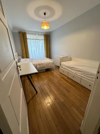 Rent this 4 bed apartment on 124 Quai Louis Blériot in 75016 Paris, France