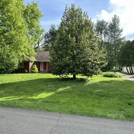 Image 2 - 611 Southview Drive, Windy Hills, Jefferson County, KY 40207, USA - House for sale
