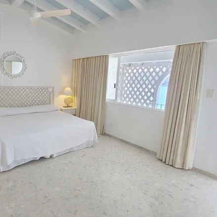Buy this 7 bed house on Calle Baja Catita in Pichilingue, 39820 Puerto Marqués