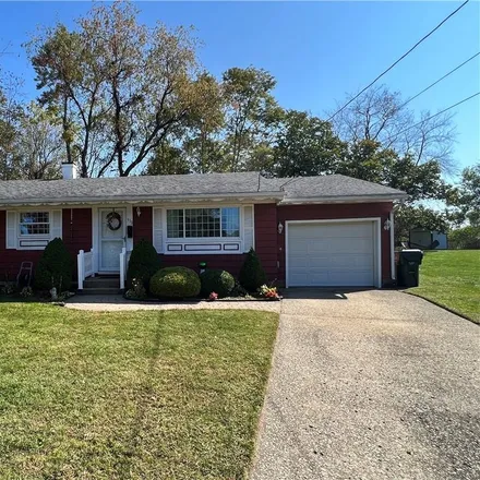 Buy this 3 bed house on 950 Lakeview Drive in Dover, OH 44622