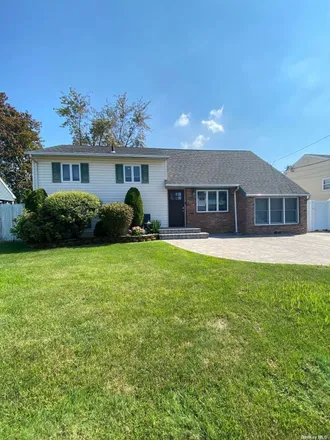 Rent this 4 bed house on 1013 North Putnam Avenue in North Lindenhurst, NY 11757
