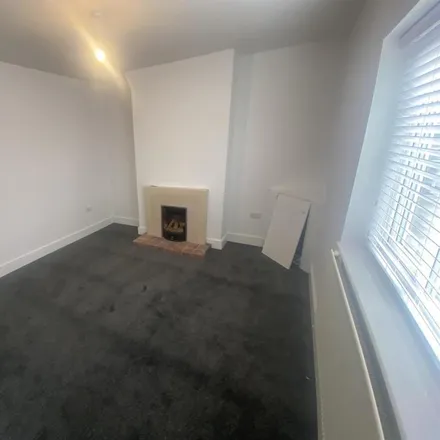 Image 3 - George Street, Whaley Thorns, NG20 9HJ, United Kingdom - House for rent