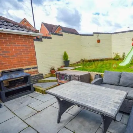 Image 4 - Bright Meadow, Sheffield, S20 4SY, United Kingdom - Townhouse for sale