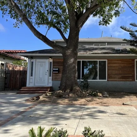 Rent this 4 bed house on Sunset & Hartzell in Sunset Boulevard, Los Angeles