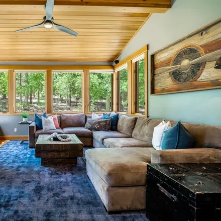 Image 7 - 10216 The Strand, Truckee, CA 96161, USA - House for sale