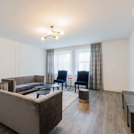 Rent this 2 bed apartment on Salzbrunner Straße 4 in 14193 Berlin, Germany