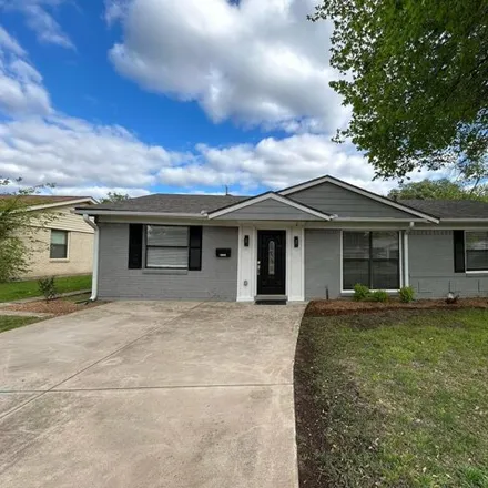 Buy this 3 bed house on 13854 Sundown Trail in Farmers Branch, TX 75234