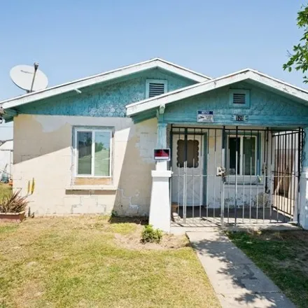 Buy this 3 bed house on 525 Alpine Street in Bakersfield, CA 93305