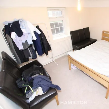 Rent this 2 bed apartment on 31 Caversham Road in Reading, RG1 7BT