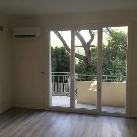 Rent this 3 bed apartment on 1 Place de l'Hôtel de Ville in 30000 Nîmes, France