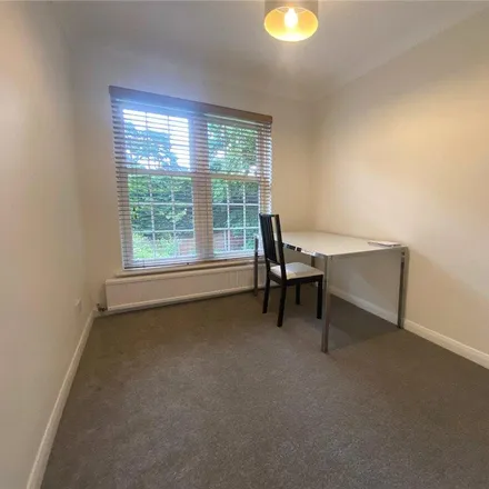 Image 6 - Heatherdale Road, Camberley, GU15 2LT, United Kingdom - Apartment for rent
