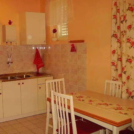 Rent this 3 bed apartment on 21328 Drašnice