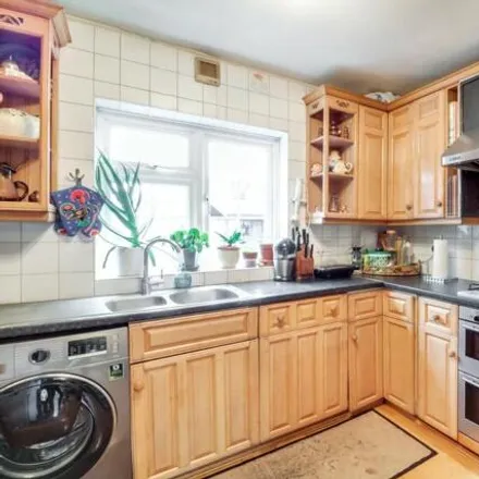 Image 2 - Kenmore Avenue, Harrow, Great London, Ha3 - Duplex for sale