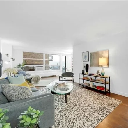 Image 3 - 2575 Palisade Avenue, New York, NY 10463, USA - Apartment for sale