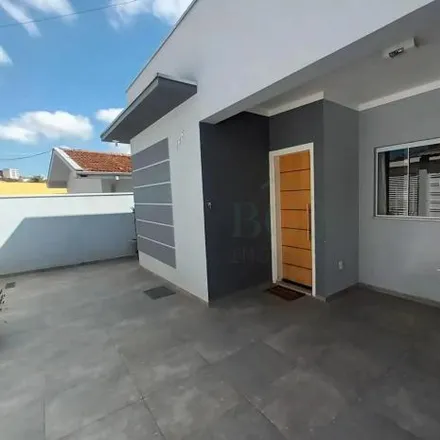 Buy this 3 bed house on Rua Aldani Guimarães in Região Urbana Homogênea XV, Poços de Caldas - MG