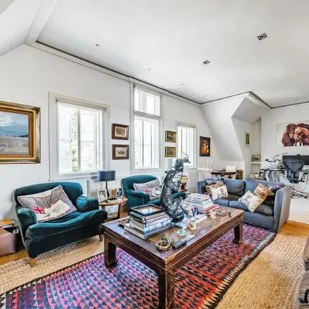 Image 2 - Warriner Gardens, London, SW11 4GD, United Kingdom - Apartment for sale