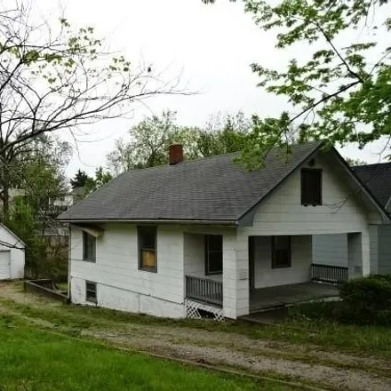 Buy this 2 bed house on 221 North 31st Street in Kansas City, KS 66102