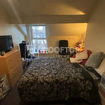 Rent this 8 bed townhouse on Cardigan Road in Leeds, LS6 3AF
