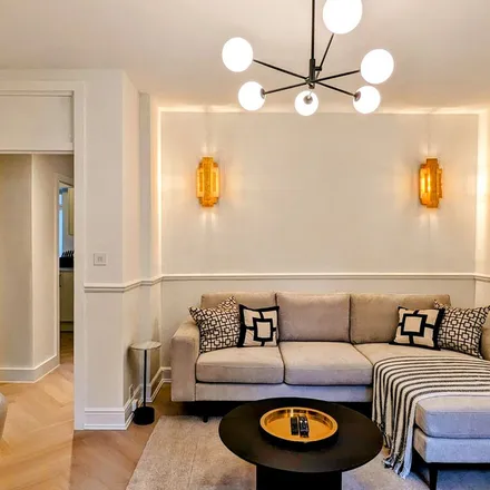 Rent this 2 bed apartment on Drury Estates in Nottingham Court, London