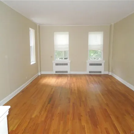 Rent this 3 bed apartment on 71 Strawberry Hill Avenue in Glenbrook, Stamford