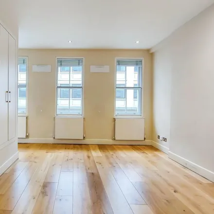 Rent this studio apartment on The Chandos in 29 St. Martin's Lane, London